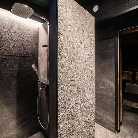 Keloruka 15 Luxury Lodge, 5 Ensuite Bedrooms, 250 M2, Jacuzzi, 2 X Pass 木屋